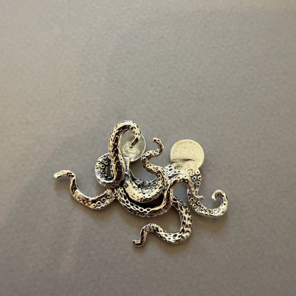 Gold Octopus Brooch for Men A1595 - Picture 2 of 2
